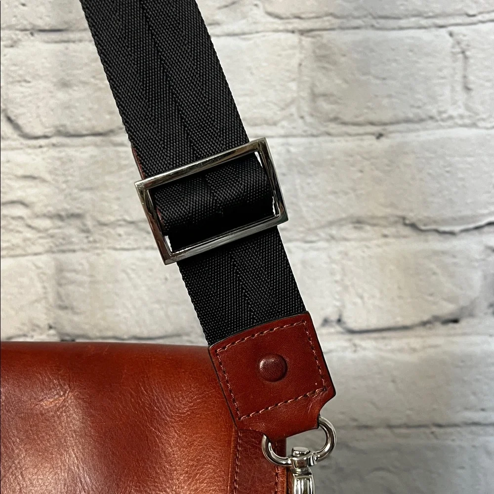 * Bosca Old Leather Flap Envelope shoulder Brief Cognac Leather
